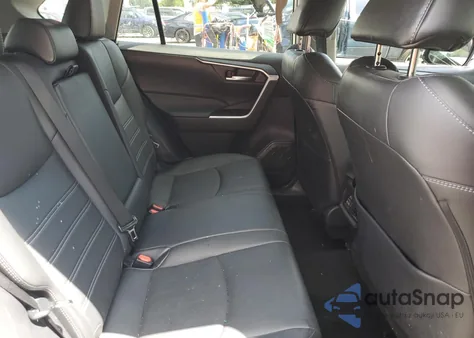 2021 Toyota Rav4 Xle Premium z USA, uszkodzony, nr VIN 2T3A1RFV9MC237579